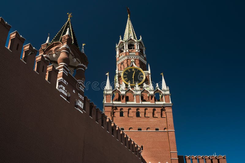 Spasskaya Tower of the Moscow Kremlin. Moscow chimes against the background of a blue sky . High quality photo. Spasskaya Tower of the Moscow Kremlin. Moscow chimes against the background of a blue sky . High quality photo