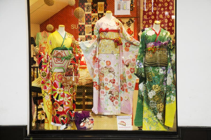 Πώληση Yukata καταστημάτων ενδυμάτων και ιματισμός κιμονό του ιαπωνικού traditi στοκ φωτογραφία με δικαίωμα ελεύθερης χρήσης Πώληση Yukata καταστημάτων ενδυμάτων και ιματισμός κιμονό του ιαπωνικού traditi στοκ φωτογραφία με δικαίωμα ελεύθερης χρήσης