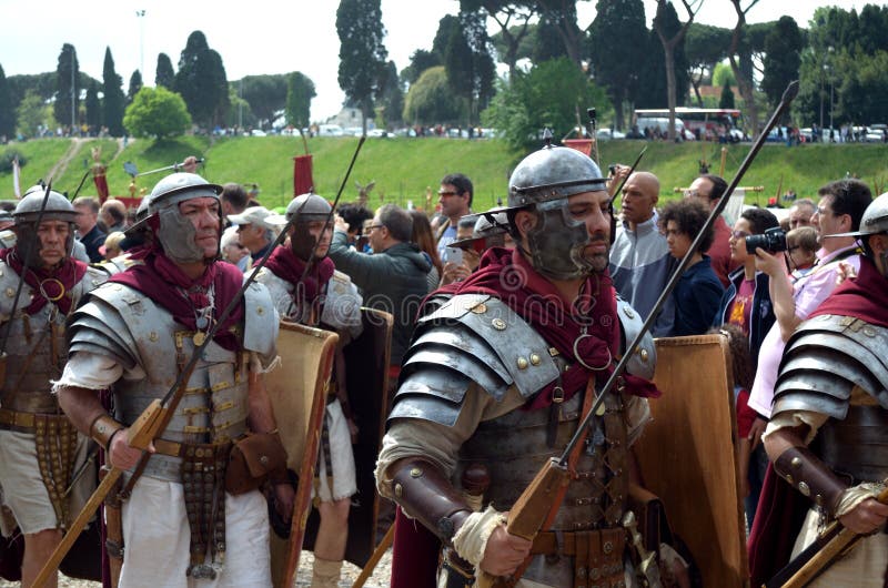 Ρωμαϊκός στρατός στην αρχαία ιστορική παρέλαση Ρωμαίων στοκ φωτογραφίες Ρωμαϊκός στρατός στην αρχαία ιστορική παρέλαση Ρωμαίων στοκ φωτογραφίες