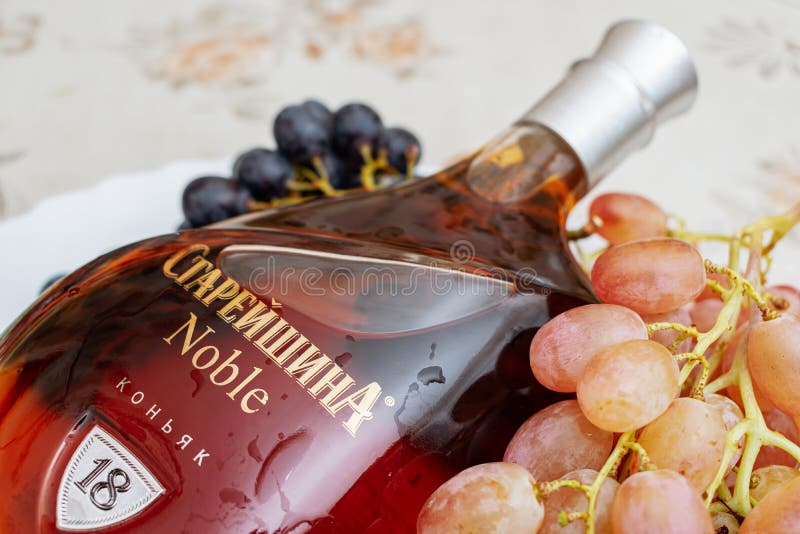 ρωσία 07112021 : cognac μεγαλύτερος ευγενής 18 ετών στοκ εικόνα