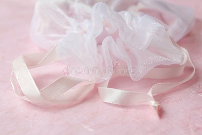Ρόδινη drawstring τσάντα με τη ρόδινη κορδέλλα σατέν στοκ εικόνα Ρόδινη drawstring τσάντα με τη ρόδινη κορδέλλα σατέν στοκ εικόνα