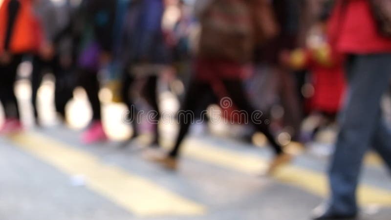 Σε αργή κίνηση βίντεο των ανθρώπων που κινούνται στο σταυροδρόμι Χογκ Κογκ απόθεμα βίντεο