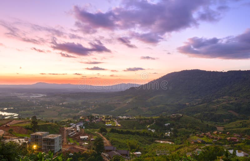 Σειρές βουνών Kho Khao στο ηλιοβασίλεμα, Ταϊλάνδη στοκ εικόνα