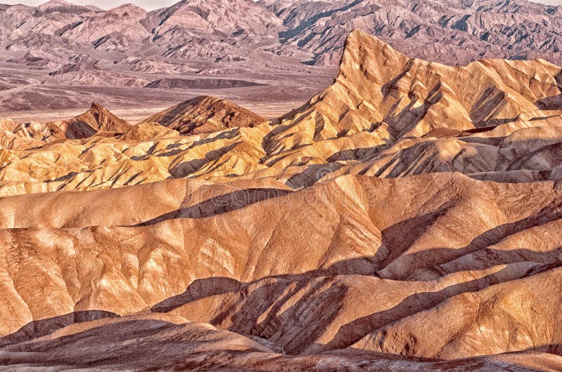 Σημείο Zabriskie στο εθνικό πάρκο κοιλάδων θανάτου σε Καλιφόρνια, ΗΠΑ στοκ φωτογραφία με δικαίωμα ελεύθερης χρήσης Σημείο Zabriskie στο εθνικό πάρκο κοιλάδων θανάτου σε Καλιφόρνια, ΗΠΑ στοκ φωτογραφία με δικαίωμα ελεύθερης χρήσης
