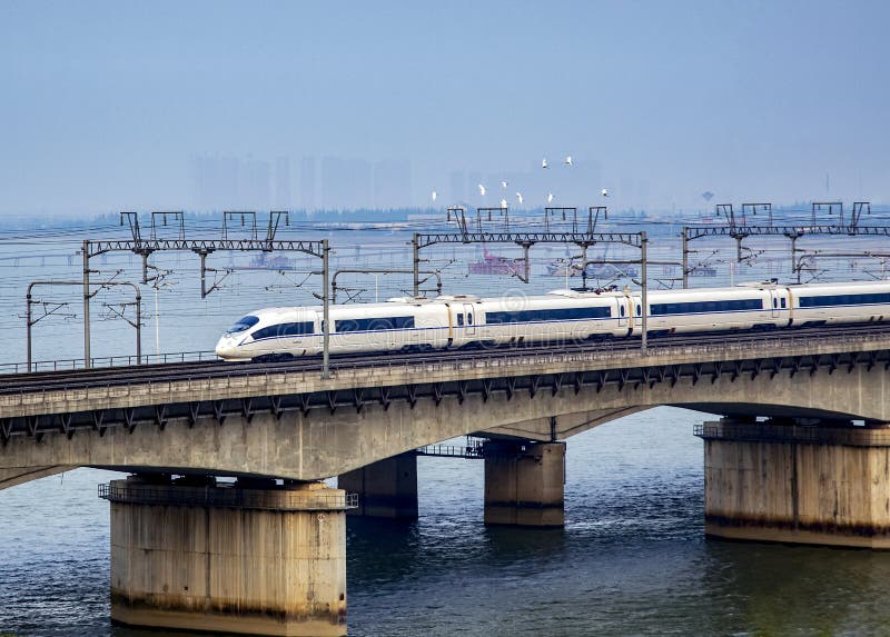 Σιδηρόδρομος υψηλής ταχύτητας της Κίνας στοκ φωτογραφία