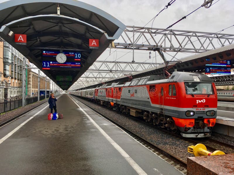 Σιδηροδρομικός σταθμός Μοσκόβσκι στην Αγία Πετρούπολη στοκ εικόνες Σιδηροδρομικός σταθμός Μοσκόβσκι στην Αγία Πετρούπολη στοκ εικόνες