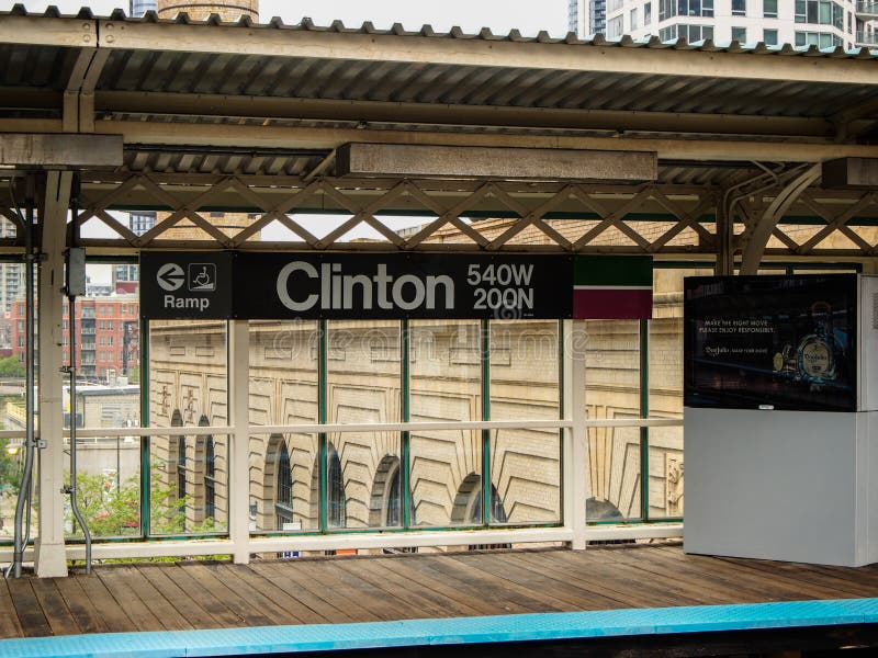 Σικάγο, Ηνωμένες Πολιτείες - σταθμός του Clinton υπόγειος στο Σικάγο - τις Ηνωμένες Πολιτείες στοκ εικόνα με δικαίωμα ελεύθερης χρήσης Σικάγο, Ηνωμένες Πολιτείες - σταθμός του Clinton υπόγειος στο Σικάγο - τις Ηνωμένες Πολιτείες στοκ εικόνα με δικαίωμα ελεύθερης χρήσης