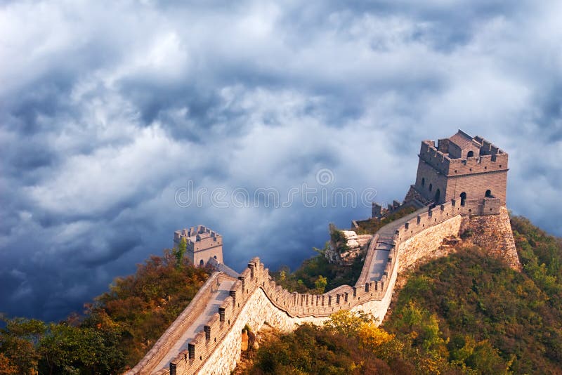 Σινικό Τείχος του ταξιδιού της Κίνας, θυελλώδη σύννεφα ουρανού