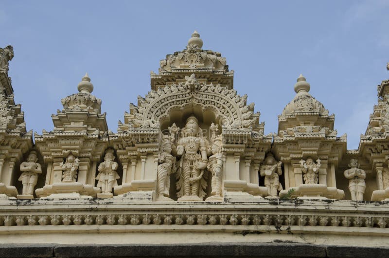 Carved idols on the outer wall of the Ranganathaswamy Temple, Srirangapatna, Karnataka, India. Carved idols on the outer wall of the Ranganathaswamy Temple, Srirangapatna, Karnataka, India