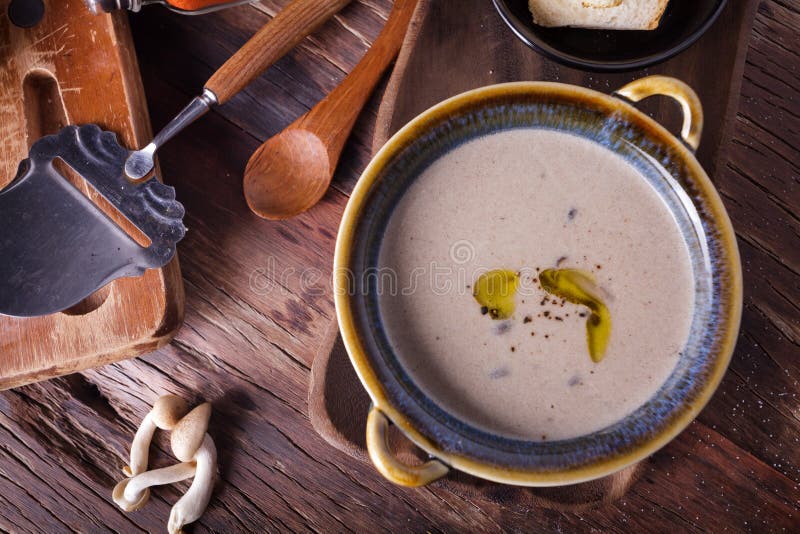 σούπα μανιταριών στοκ εικόνα με δικαίωμα ελεύθερης χρήσης σούπα μανιταριών στοκ εικόνα με δικαίωμα ελεύθερης χρήσης