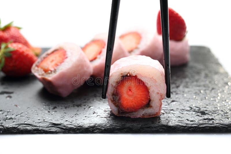 Σούσια φρούτων, ένας ρόλος σουσιών με τη φράουλα και σοκολάτα