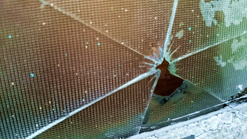 Σπασμένη ανάγκη επισκευής παραθύρων γυαλιού στοκ φωτογραφία Σπασμένη ανάγκη επισκευής παραθύρων γυαλιού στοκ φωτογραφία