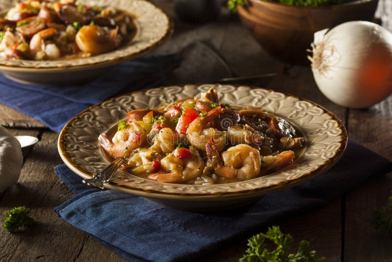 Σπιτικά γαρίδες και λουκάνικο Cajun Gumbo στοκ φωτογραφία με δικαίωμα ελεύθερης χρήσης Σπιτικά γαρίδες και λουκάνικο Cajun Gumbo στοκ φωτογραφία με δικαίωμα ελεύθερης χρήσης