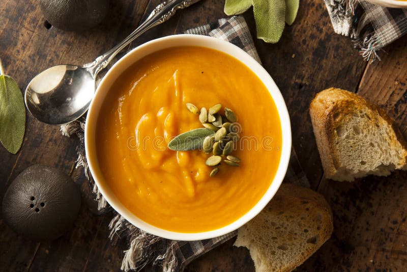 Σπιτική σούπα κολοκύνθης Butternut φθινοπώρου στοκ φωτογραφία με δικαίωμα ελεύθερης χρήσης