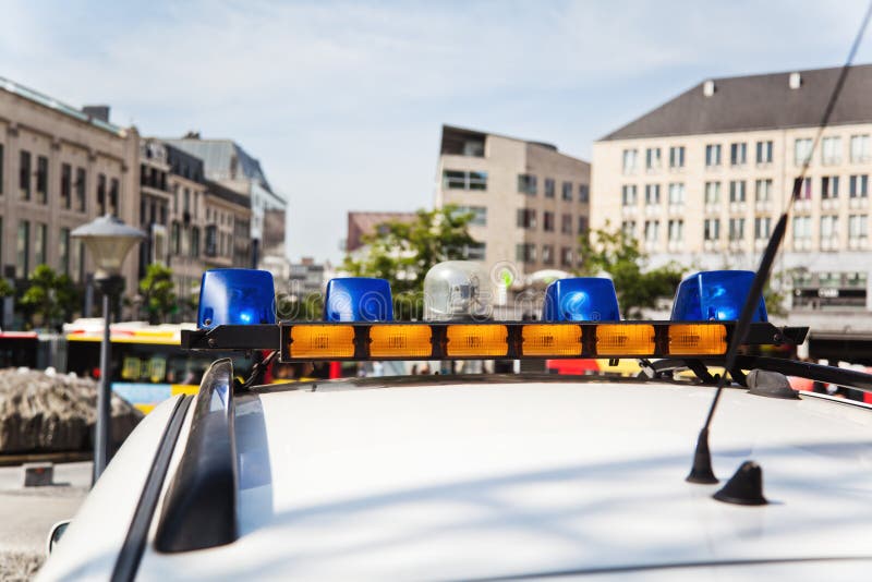 Στέγη ενός βελγικού περιπολικού της Αστυνομίας στοκ φωτογραφία με δικαίωμα ελεύθερης χρήσης Στέγη ενός βελγικού περιπολικού της Αστυνομίας στοκ φωτογραφία με δικαίωμα ελεύθερης χρήσης