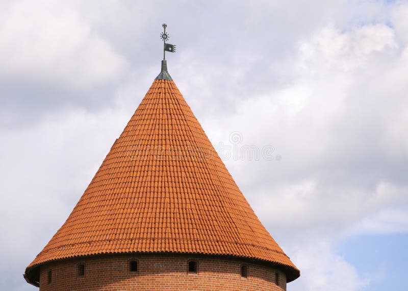 Στέγη πύργων του Τρακάι Castle κοντά σε Vilnius στοκ εικόνα με δικαίωμα ελεύθερης χρήσης Στέγη πύργων του Τρακάι Castle κοντά σε Vilnius στοκ εικόνα με δικαίωμα ελεύθερης χρήσης