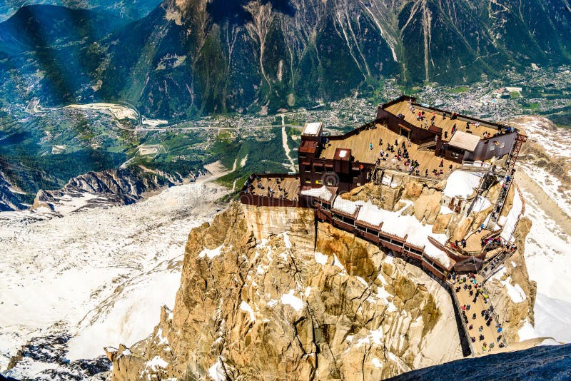 Σταθμός Chamonix, Mont Blanc, haute-Savoie, Άλπεις, Γαλλία παρατήρησης Aiguille du Midi στοκ εικόνα με δικαίωμα ελεύθερης χρήσης