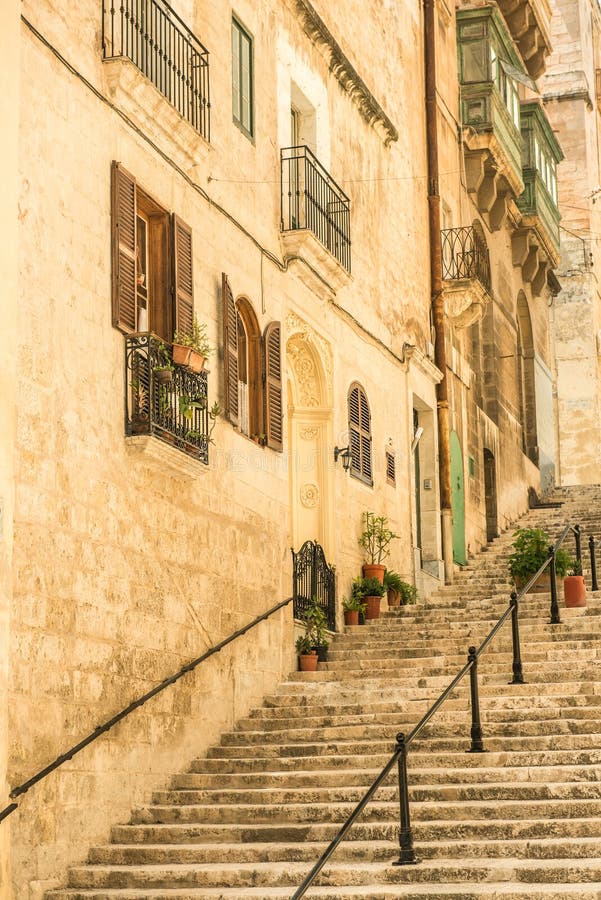 Download Στενή οδός στη Μάλτα στοκ εικόνες. εικόνα από στέγη, τοπίο - 62701298