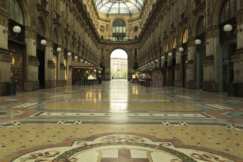 Στοά Vittorio Emanuele στοκ φωτογραφία με δικαίωμα ελεύθερης χρήσης Στοά Vittorio Emanuele στοκ φωτογραφία με δικαίωμα ελεύθερης χρήσης