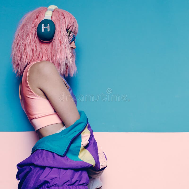 στυλ εποχής dj. η εποχή της ράβης μουσικής και των νυχτερινών κέντρων. σπίτι στοκ φωτογραφία με δικαίωμα ελεύθερης χρήσης