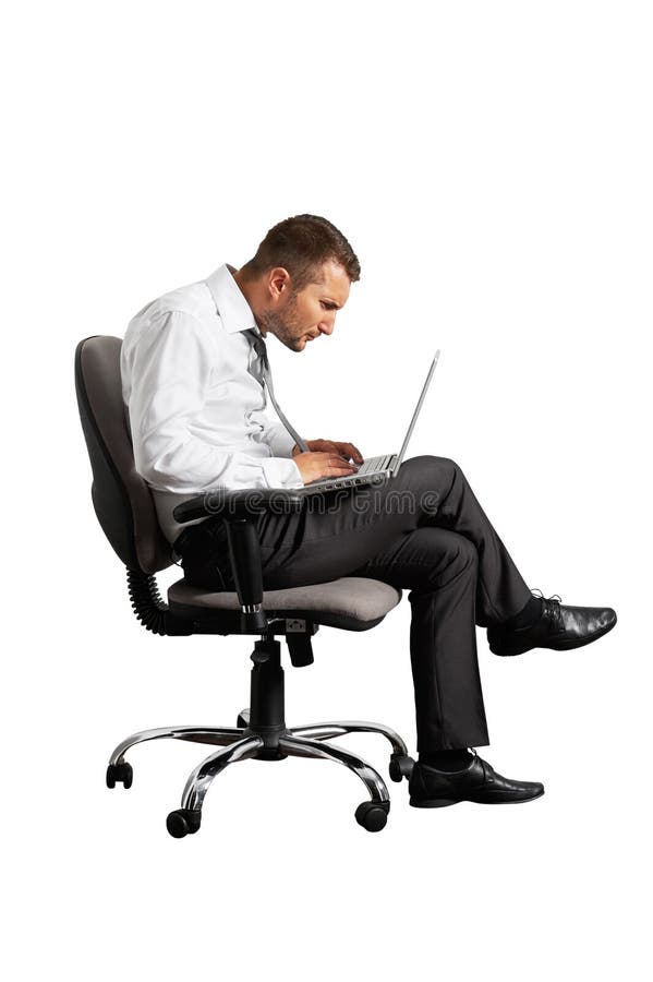 Συγκεντρωμένο άτομο που εργάζεται με το lap-top στοκ φωτογραφία με δικαίωμα ελεύθερης χρήσης Συγκεντρωμένο άτομο που εργάζεται με το lap-top στοκ φωτογραφία με δικαίωμα ελεύθερης χρήσης