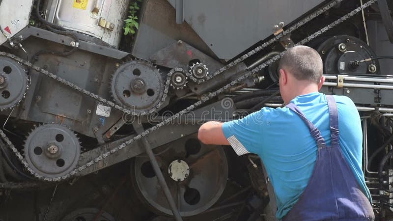 Συνδυάστε τις τεχνικές υπηρεσίες μηχανική επισκευή η μηχανή της θεριστικής μηχανής τρακτέρ