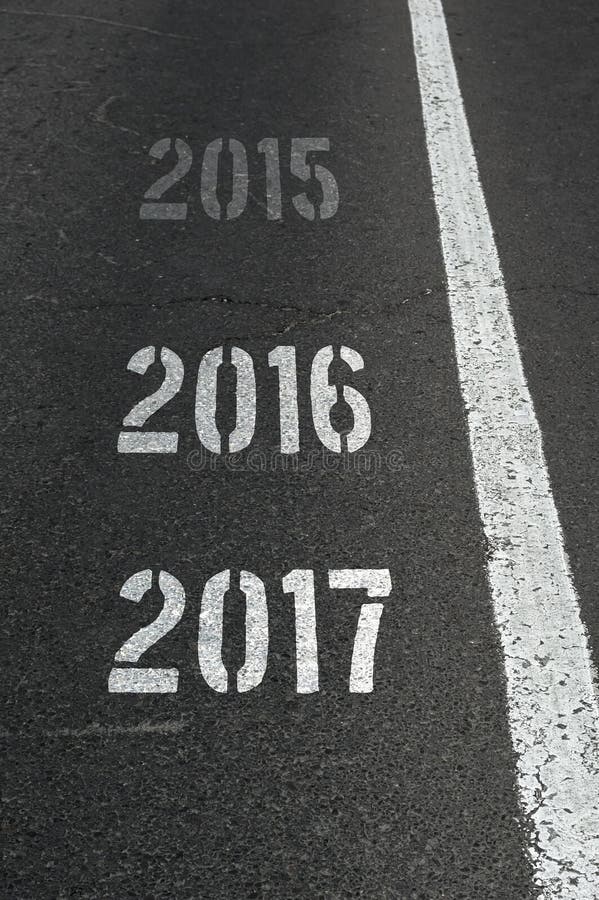 Συνεχές βασίζομαι αριθμών έτους στο δρόμο ασφάλτου στοκ εικόνα με δικαίωμα ελεύθερης χρήσης Συνεχές βασίζομαι αριθμών έτους στο δρόμο ασφάλτου στοκ εικόνα με δικαίωμα ελεύθερης χρήσης