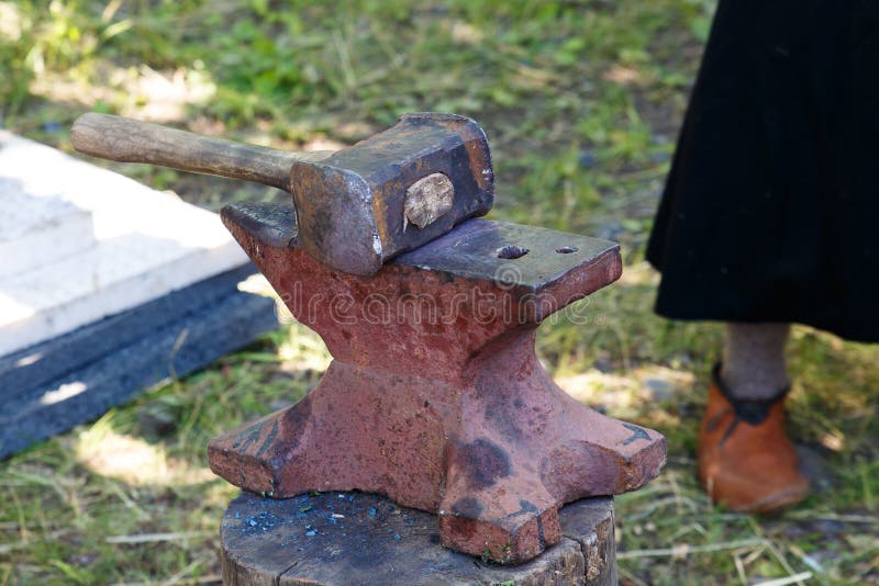Σφυρηλατήστε Εργαλείο σιδηρουργού Χειροποίητο παλαιό εργαλείο για στοκ φωτογραφίες
