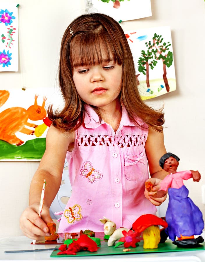Σχήμα παιδιών του plasticine. στοκ φωτογραφία με δικαίωμα ελεύθερης χρήσης Σχήμα παιδιών του plasticine. στοκ φωτογραφία με δικαίωμα ελεύθερης χρήσης