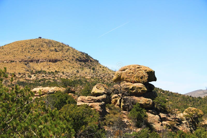Σχηματισμοί Hoodoo στο εθνικό μνημείο Chiricahua, Αριζόνα στοκ φωτογραφία με δικαίωμα ελεύθερης χρήσης Σχηματισμοί Hoodoo στο εθνικό μνημείο Chiricahua, Αριζόνα στοκ φωτογραφία με δικαίωμα ελεύθερης χρήσης