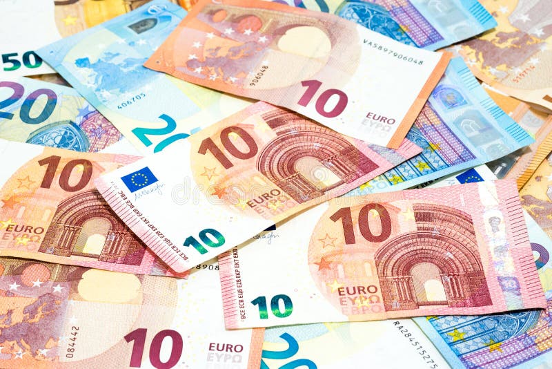 Σωρός της ευρο- χρήσης τραπεζογραμματίων διάφορων ειδών για τα χρήματα ή το νόμισμα β στοκ εικόνες με δικαίωμα ελεύθερης χρήσης Σωρός της ευρο- χρήσης τραπεζογραμματίων διάφορων ειδών για τα χρήματα ή το νόμισμα β στοκ εικόνες με δικαίωμα ελεύθερης χρήσης