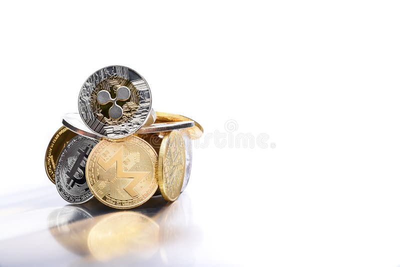 Σωρός του χρυσού και ασημένιου crypto κυματισμού Monero Bitcoin Ethereum νομισμάτων στο άσπρο υπόβαθρο με τη διαφανή SPA αντανάκλ στοκ εικόνα Σωρός του χρυσού και ασημένιου crypto κυματισμού Monero Bitcoin Ethereum νομισμάτων στο άσπρο υπόβαθρο με τη διαφανή SPA αντανάκλ στοκ εικόνα