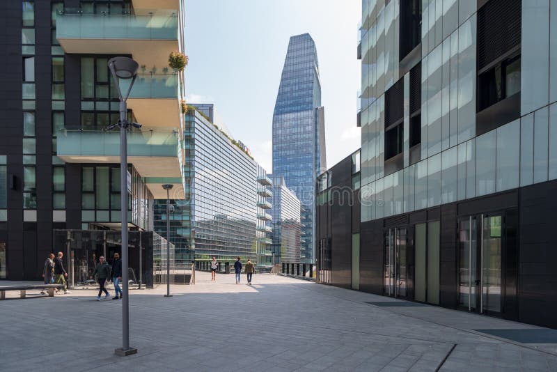 Σύγχρονη περιοχή Porta Nuova με τον πύργο διαμαντιών, Μιλάνο, Ιταλία στοκ φωτογραφίες Σύγχρονη περιοχή Porta Nuova με τον πύργο διαμαντιών, Μιλάνο, Ιταλία στοκ φωτογραφίες