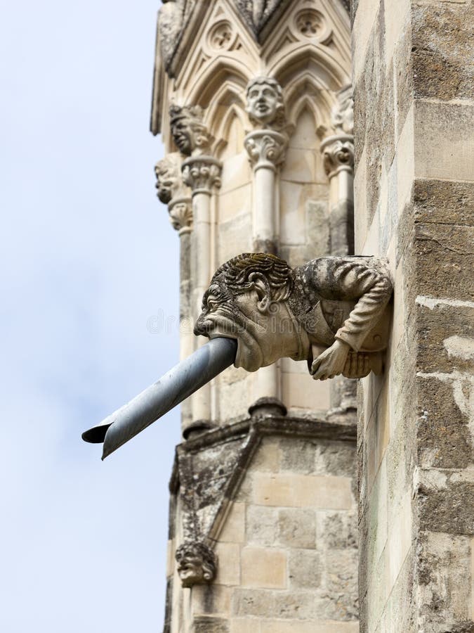Σύγχρονο gargoyle στον καθεδρικό ναό του Τσίτσεστερ, δυτικό Σάσσεξ, Αγγλία στοκ φωτογραφίες Σύγχρονο gargoyle στον καθεδρικό ναό του Τσίτσεστερ, δυτικό Σάσσεξ, Αγγλία στοκ φωτογραφίες