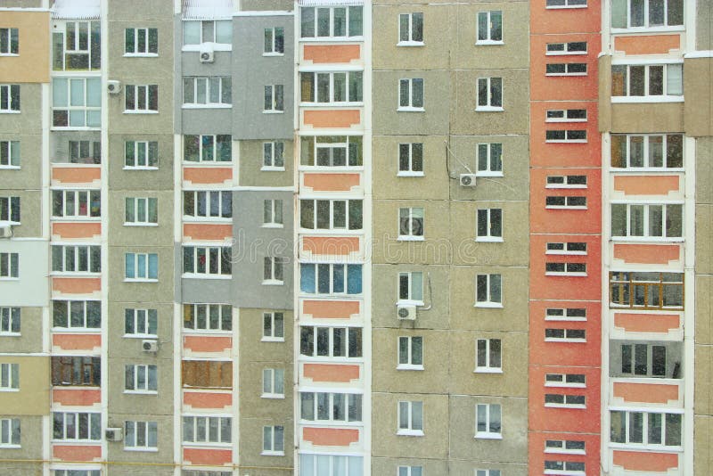 Σύγχρονο multi-storey και σπίτι διαμερισμάτων οικοδόμηση σύγχρονη στοκ φωτογραφία