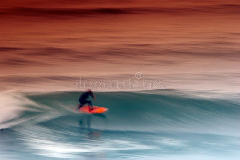 σύλληψη surfer του κύματος στοκ εικόνα σύλληψη surfer του κύματος στοκ εικόνα