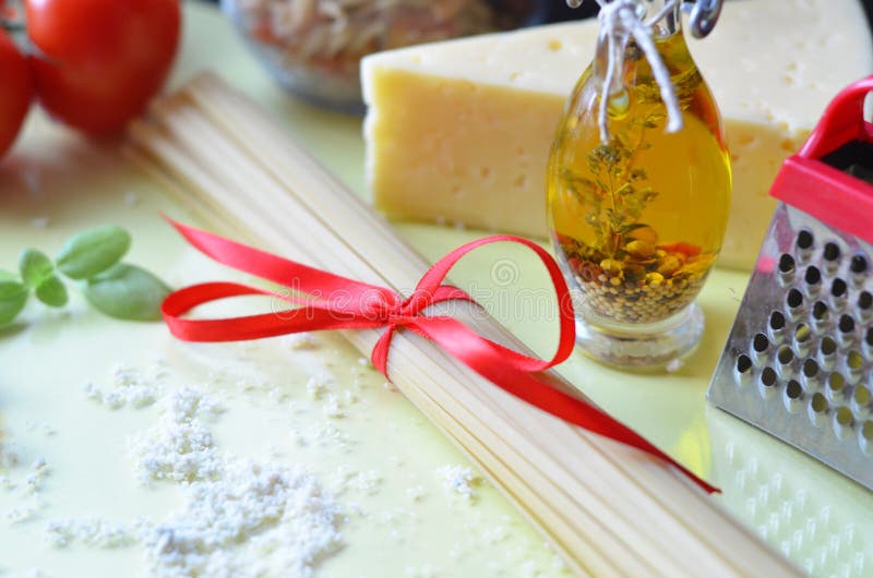 σύνθεση των υγιών συστατικών τροφίμων στο άσπρο υπόβαθρο, τοπ άποψη Συστατικά για την παραγωγή macron, μακαρόνια, ζυμαρικά E στοκ εικόνα σύνθεση των υγιών συστατικών τροφίμων στο άσπρο υπόβαθρο, τοπ άποψη Συστατικά για την παραγωγή macron, μακαρόνια, ζυμαρικά E στοκ εικόνα
