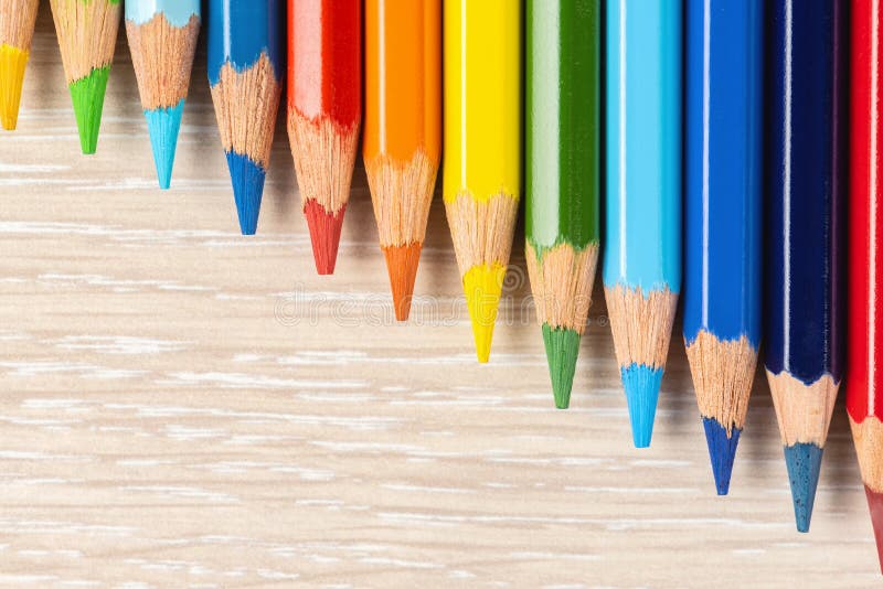 Σύνολο χρωματισμένων μολυβιών Χρώματα του ουράνιου τόξου Χρωματισμένα μολύβια για το στρέθιμο της προσοχής των διαφορετικών χρωμά