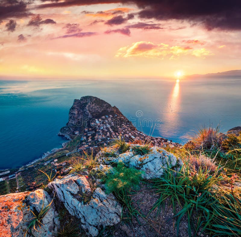 τέλεια πρωινή όψη του zafferano cape. θεαματική εαρινή θάλασσα μεσογειακή θάλασσα σικελία ιταλία ευρώπη. στοκ εικόνες με δικαίωμα ελεύθερης χρήσης