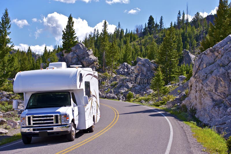 Ταξίδι Yellowstone rv στοκ φωτογραφία με δικαίωμα ελεύθερης χρήσης Ταξίδι Yellowstone rv στοκ φωτογραφία με δικαίωμα ελεύθερης χρήσης