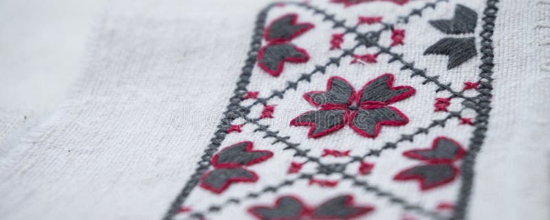 Τεμάχιο της κεντητικής χεριών στον καμβά κάνναβης στοκ φωτογραφία