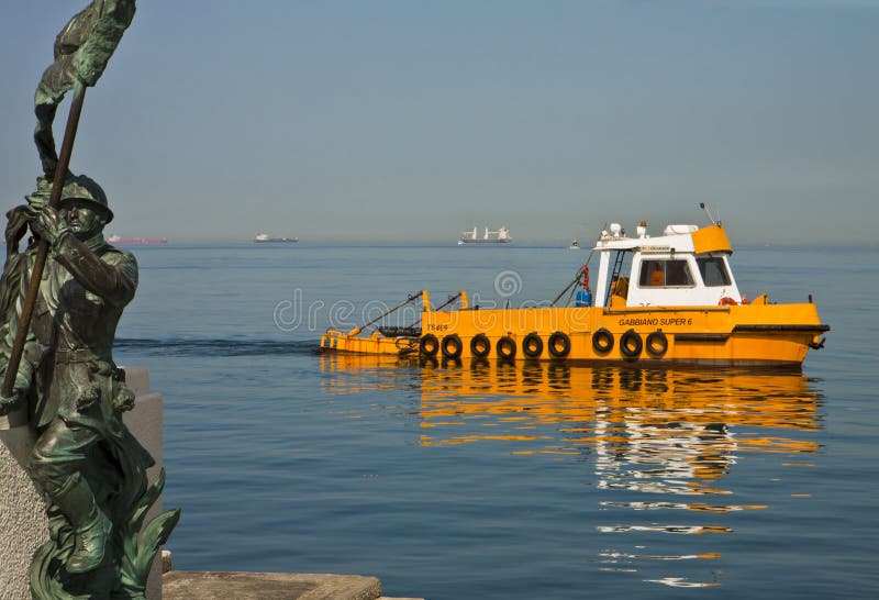 Τεργέστη, Ιταλία - περίπατος LE Rive θάλασσας προκυμαιών πόλεων στοκ φωτογραφίες με δικαίωμα ελεύθερης χρήσης Τεργέστη, Ιταλία - περίπατος LE Rive θάλασσας προκυμαιών πόλεων στοκ φωτογραφίες με δικαίωμα ελεύθερης χρήσης