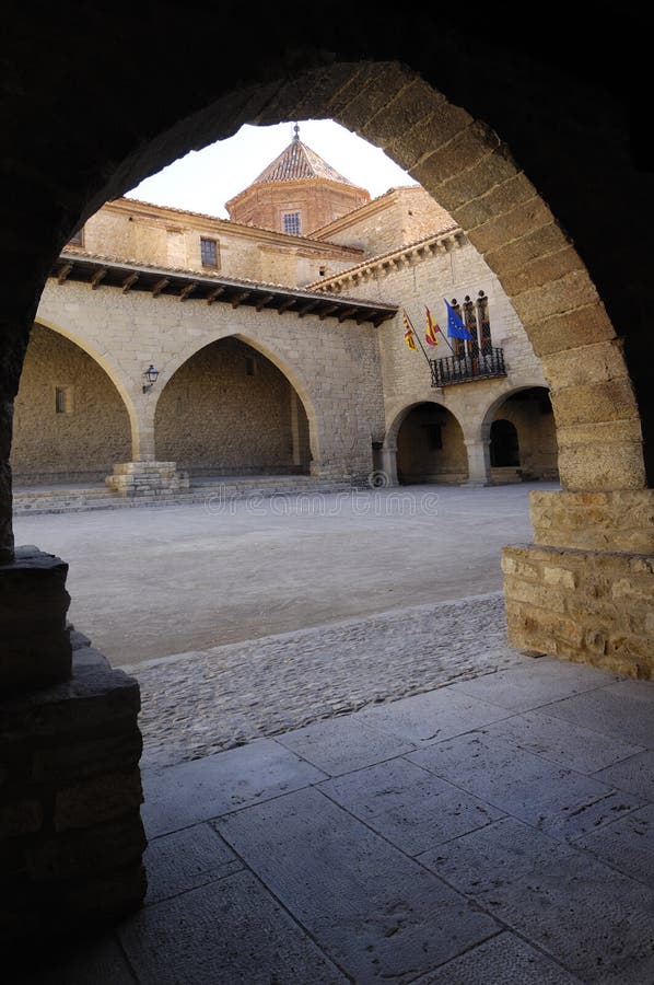 Τετράγωνο EL Cristo Rey, Cantavieja, Maestrazgo, Teruel επαρχία, Αραγονία, Ισπανία στοκ φωτογραφία Τετράγωνο EL Cristo Rey, Cantavieja, Maestrazgo, Teruel επαρχία, Αραγονία, Ισπανία στοκ φωτογραφία