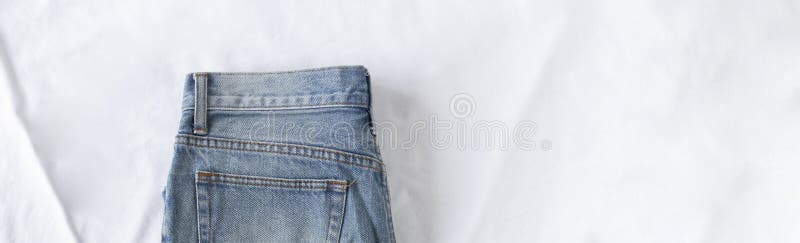 τζιν υφή τσέπης κοντινό μπλε τζιν παντελόνι. τζιν υφή τσέπης κλείσιμο παντελόνι τζιν απομονωμένο σε λευκό φόντο μπλε denim banner