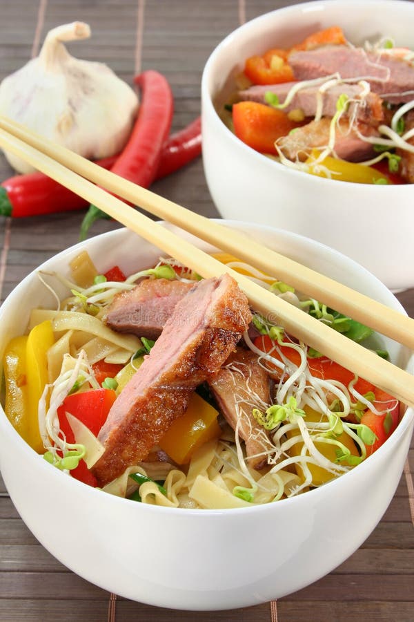τηγανισμένα πάπια noodles στηθών στοκ εικόνες με δικαίωμα ελεύθερης χρήσης