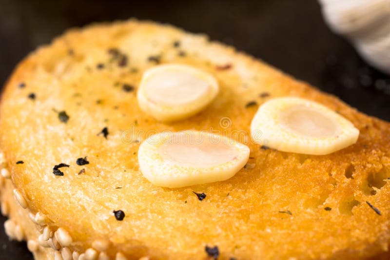 Τηγανισμένο baguette φρυγανιάς με το σκόρδο στοκ εικόνα με δικαίωμα ελεύθερης χρήσης