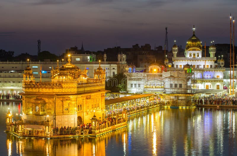 το amritsar κτήριο κάλυψε τον ολόκληρο χρυσό χρυσό ναό φύλλων της Ινδίας στοκ εικόνες