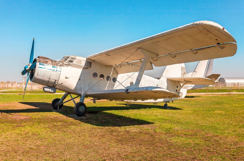 Το Antonov ένας-2 είναι σοβιετικό παραγμένο μαζικά με ένα κινητήρα biplane στοκ φωτογραφία με δικαίωμα ελεύθερης χρήσης Το Antonov ένας-2 είναι σοβιετικό παραγμένο μαζικά με ένα κινητήρα biplane στοκ φωτογραφία με δικαίωμα ελεύθερης χρήσης