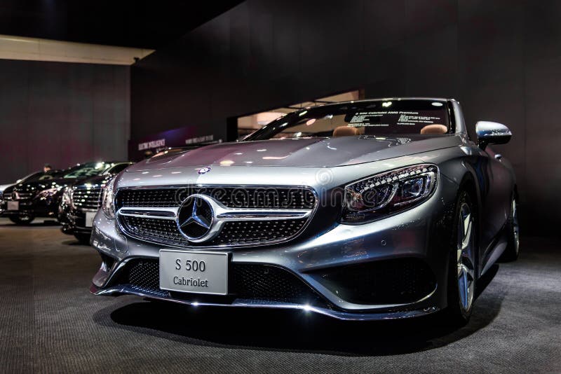 Το Benz S 500 της Mercedes καμπριολέ στοκ φωτογραφίες με δικαίωμα ελεύθερης χρήσης Το Benz S 500 της Mercedes καμπριολέ στοκ φωτογραφίες με δικαίωμα ελεύθερης χρήσης