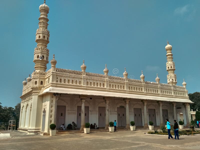 Masjid-i-Ala also called Jama Masjid is a mosque located inside the Srirangapatna Fort in Srirangapatna in Mandya District in Karnataka. It was built during the regime of Tipu Sultan during 1786-87. The mosque is located close to the Bangalore Gate and has two minarets. The mosque is built over an elevated platform. Masjid-i-Ala also called Jama Masjid is a mosque located inside the Srirangapatna Fort in Srirangapatna in Mandya District in Karnataka. It was built during the regime of Tipu Sultan during 1786-87. The mosque is located close to the Bangalore Gate and has two minarets. The mosque is built over an elevated platform.